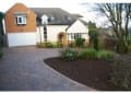 Robin's Nest Landscapers. logo