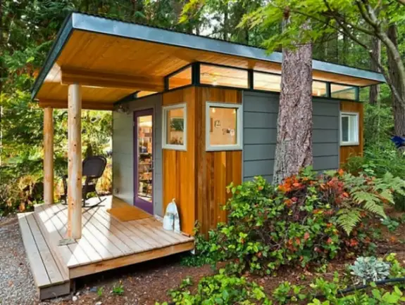 mini-casa-madera-naranja-bosque-tipos-casas-prefabricadas