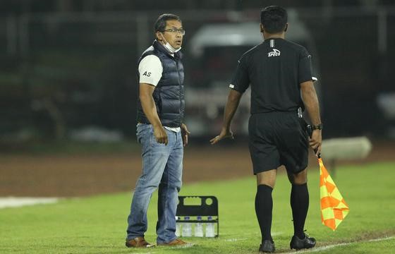 Info Main Bola BRI Liga 1: Aji Santoso Memaklumi Gol Bunuh Diri Rizky Ridho ke Gawang Persebaya Info Main Bola BRI Liga 1: Aji Santoso Memaklumi Gol Bunuh Diri Rizky Ridho ke Gawang Persebaya
