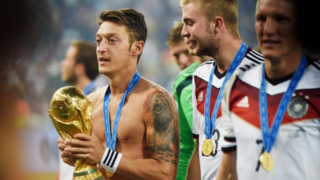 Info Main Bola – Karier Mesut Ozil di Timnas Jerman: Menang Dipuji, Kalah Dapat Hinanan Berbau Rasisme