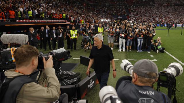 Info Main Bola – Momen Jose Mourinho Datangi Wasit di Parkiran Stadion Usai AS Roma Kalah pada Final Liga Europa: Anda Benar-benar Memalukan!