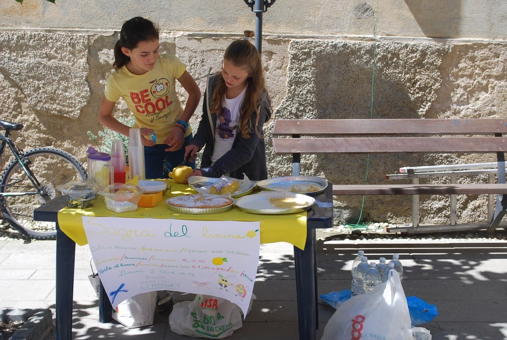 Use A Lemonade Stand To Teach Your Kid Business And Life Skills