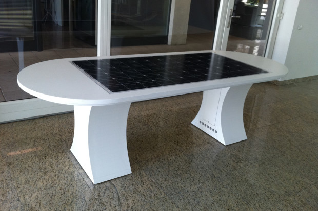 solar light table