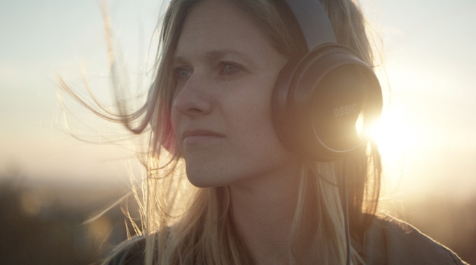 cool gifts for guys - best wireless noise cancelling headphones