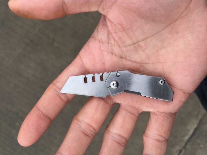 WORLDS SMALLEST WORKING POCKET KNIFE! Tiny Miniature REAL Blade