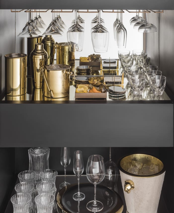 Bar glassware, cocktail shakers and ice bucket for your bar cabinet
