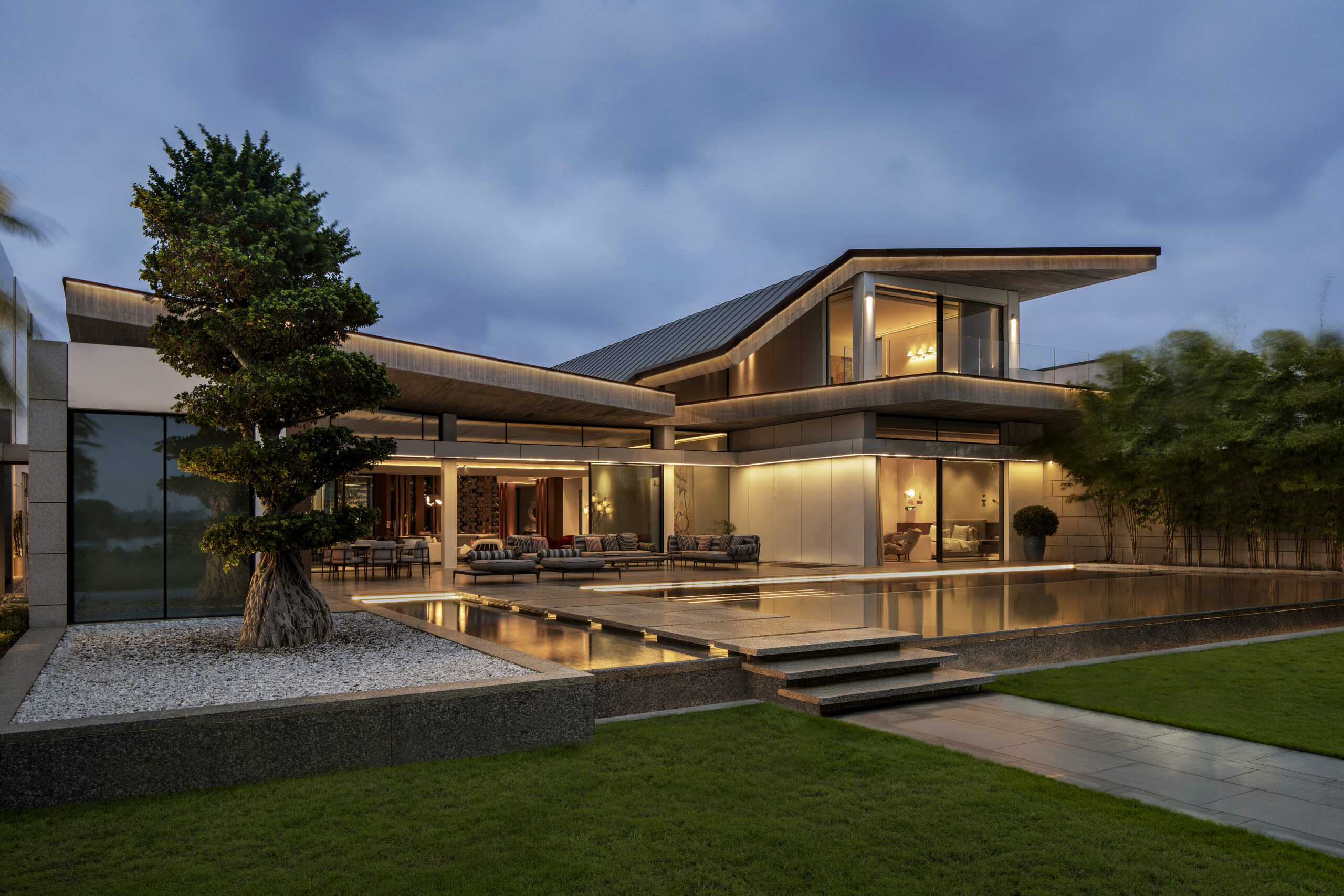 Ebrie Villa: A Tropical Retreat Framed by Nature