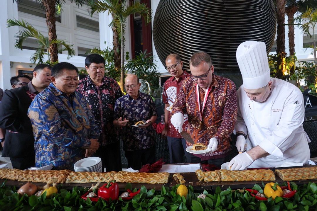 Gran Meliá Jakarta Commemorates 30 Years of Hospitality with a Record-Breaking Culinary Masterpiece