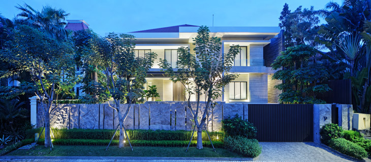 Stepping Into a Contemporary Glamorous House in Surabaya