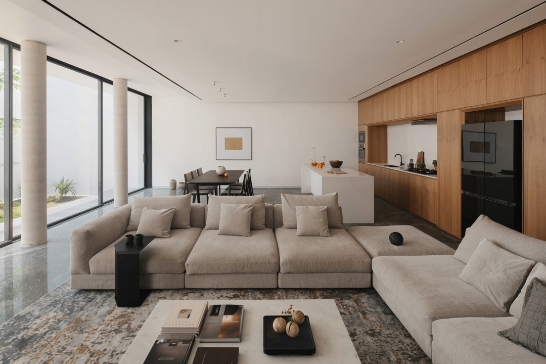 Cultivating Harmony in Tropical Minimalist Cul-de-Sac House