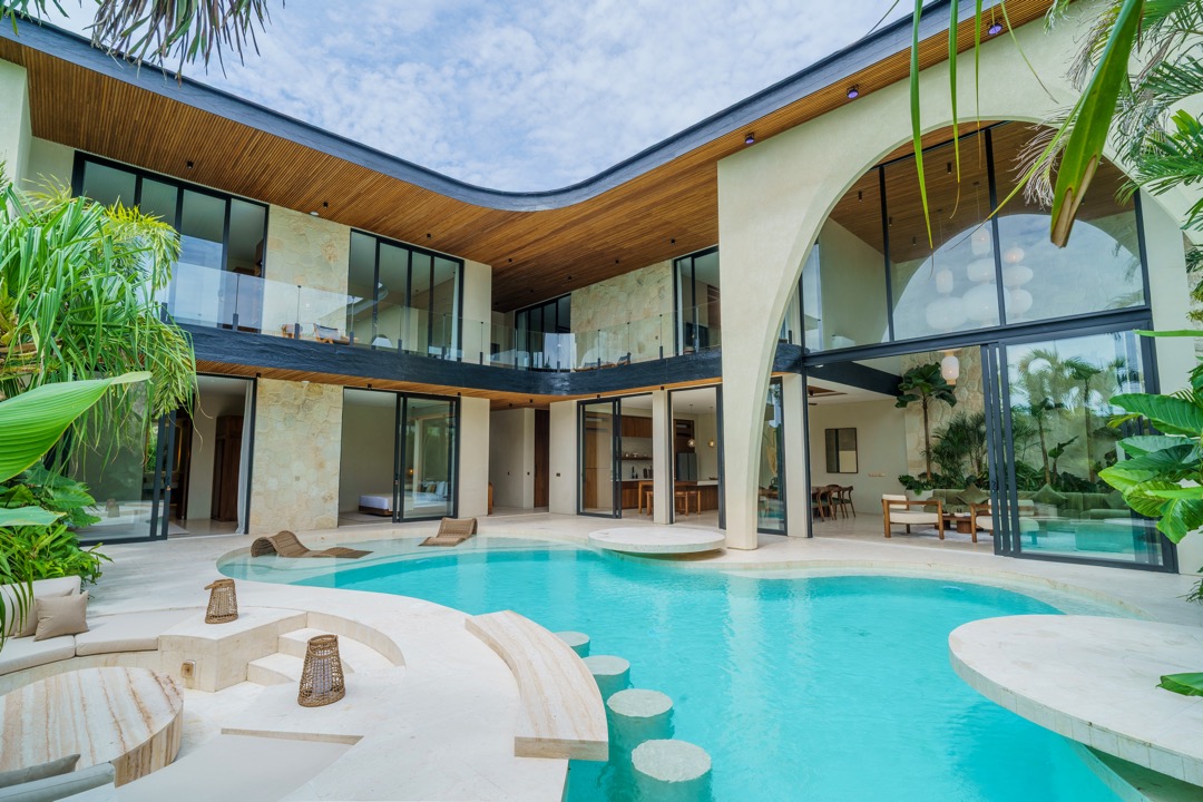 The Geometry of Stillness Beneath the Arch