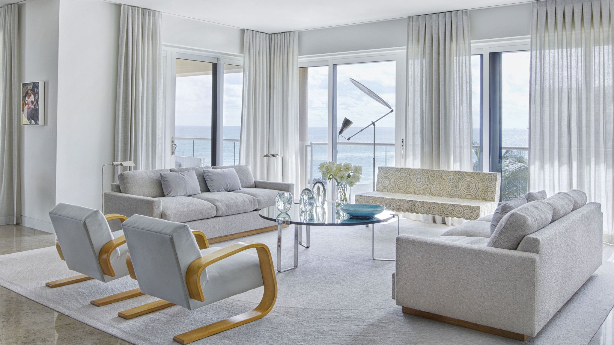 5 Easy Living Room Decorations To Modernize Your Space