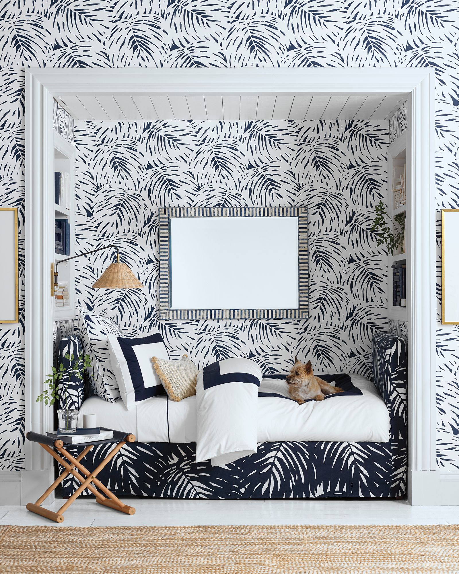 Patterned wallpaper is a fail-safe move | Source: serenanadlily.com 