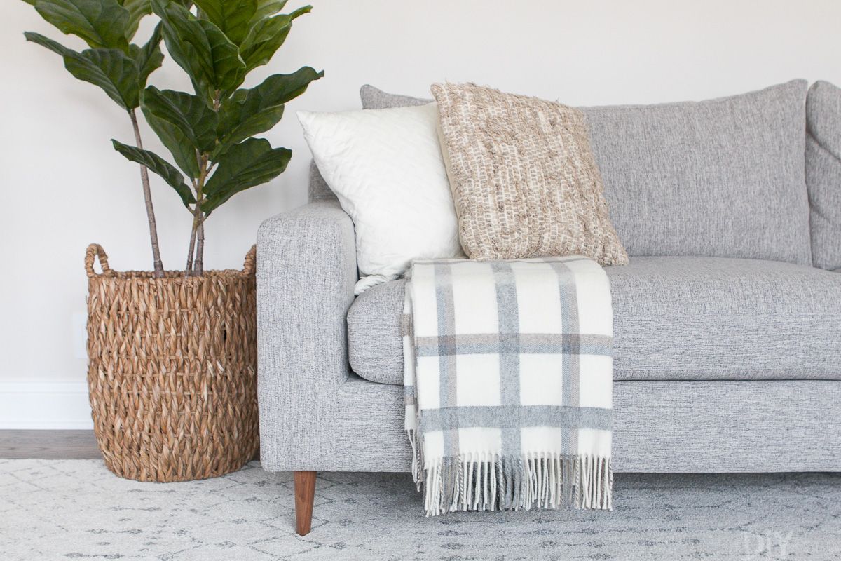 Throw blanket and pillows for extra comfort | Source: thediyplaybook.com