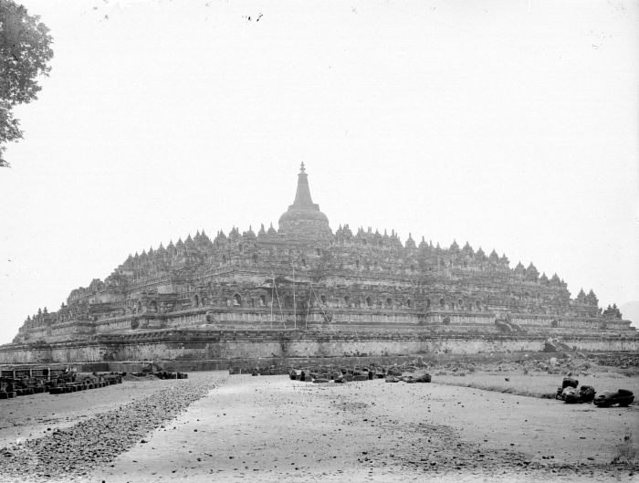 Borobudur after restoration by Dutch East Indies government in 1911 | Source: wikimedia.org