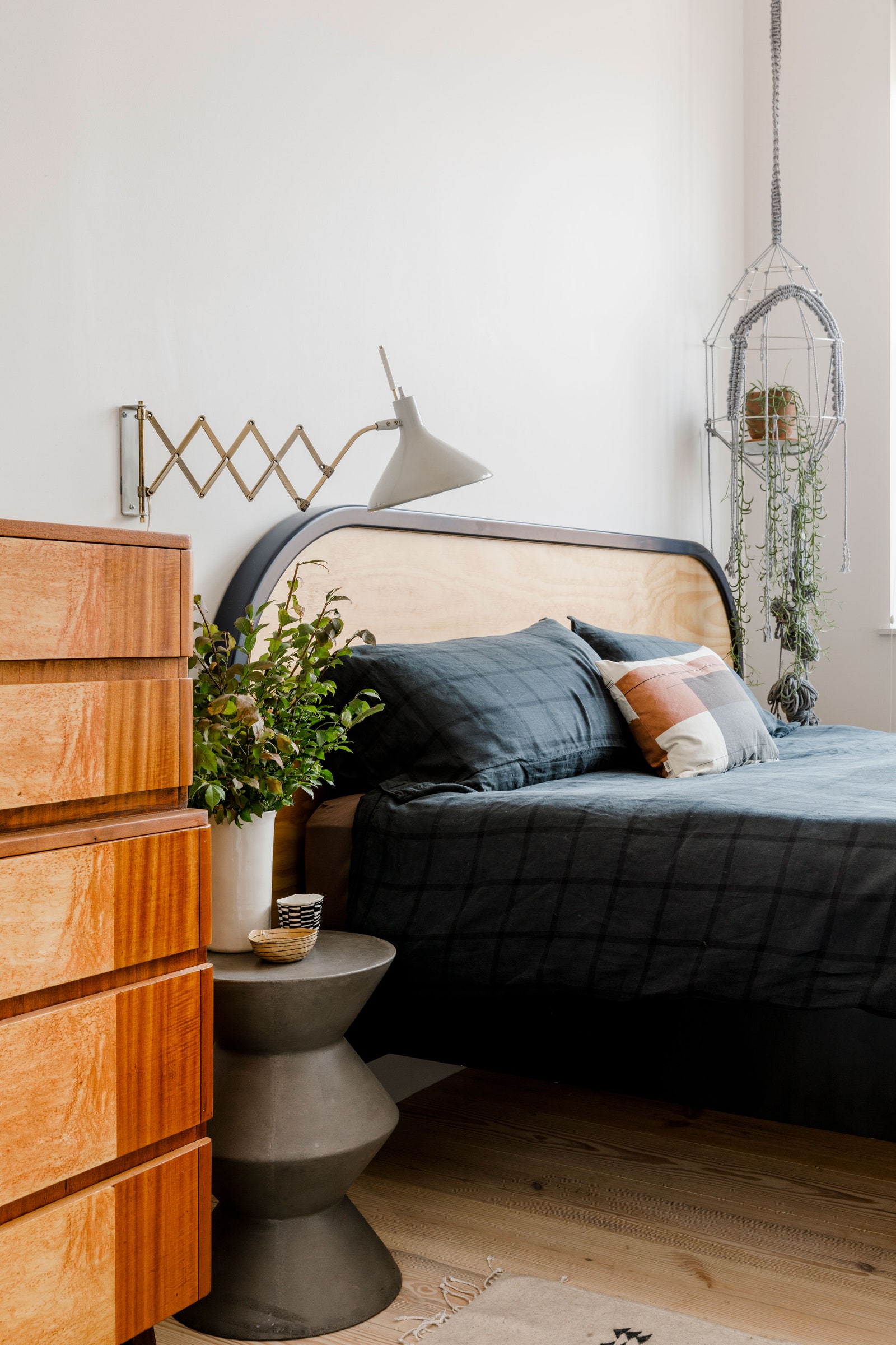 Mounted lamp for small bedroom | Source: architecturaldigest.com
