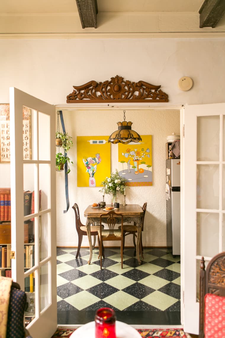 Hang artworks | Source: apartmenttherapy.com