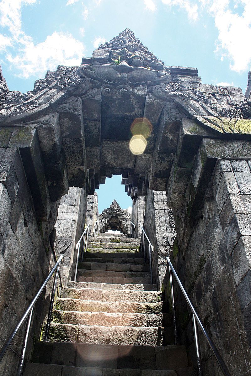 Borobudur stairway | Source: wikimedia.org