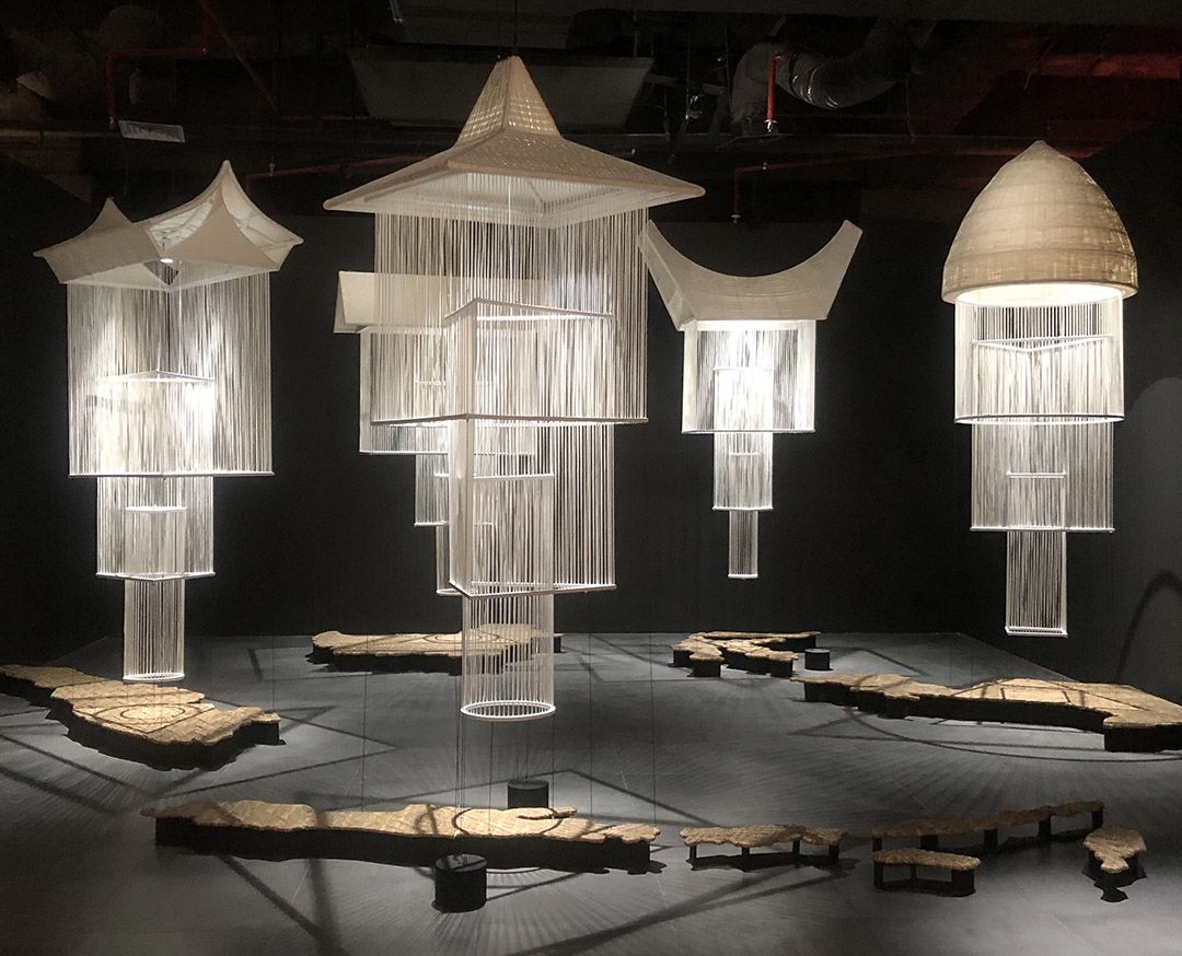 Qiz dostining mushukidan spermani eyishga majbur boladi.