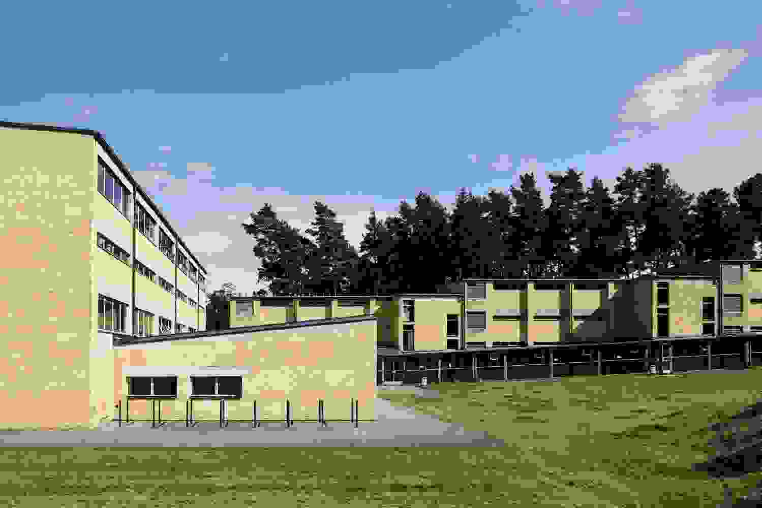 ADGB Trade Union School | Source: grandtourofmodernism.com