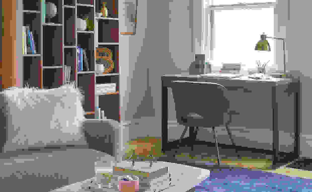 Layout change for a sleek living room office | Source: suader.com 