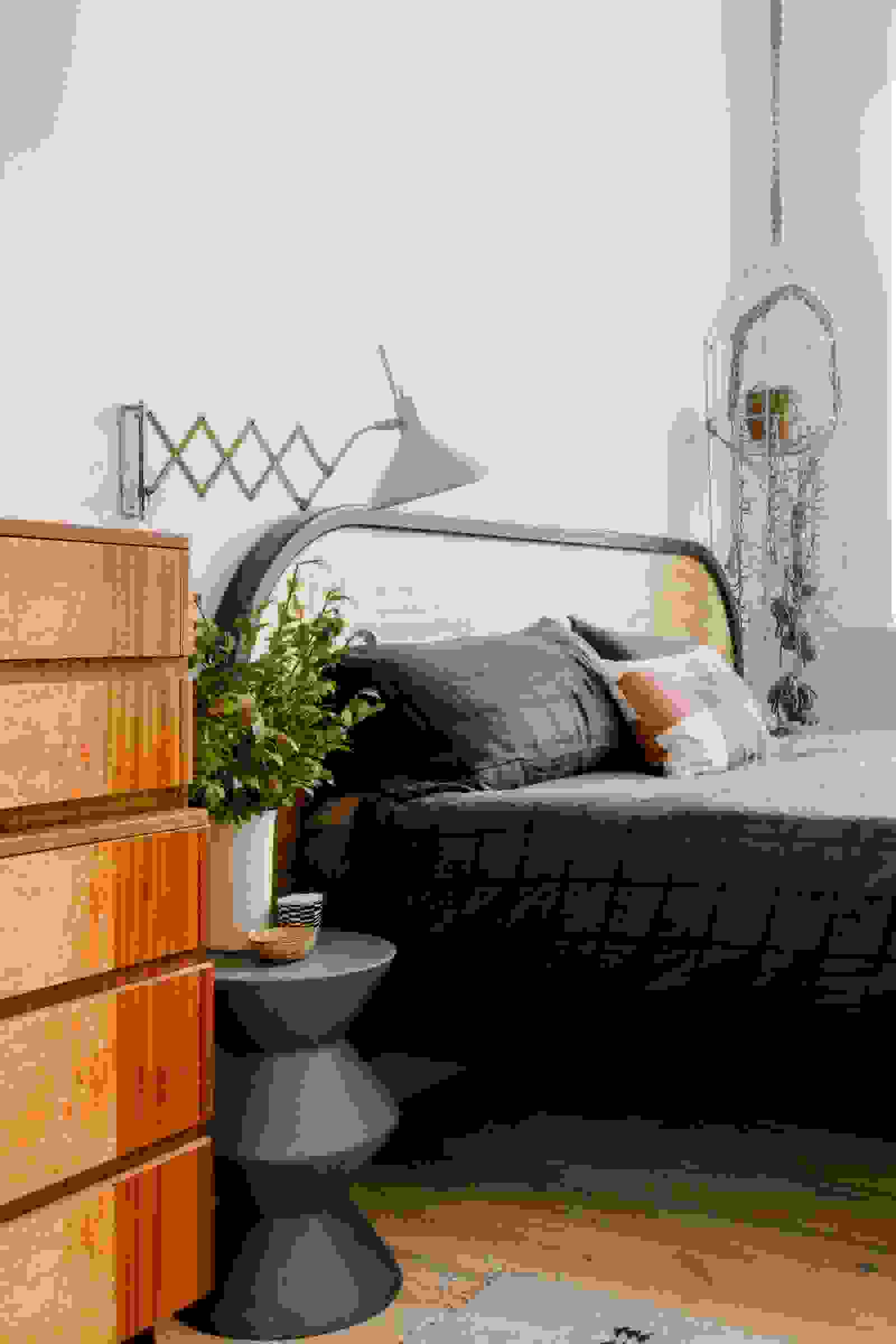 Mounted lamp for small bedroom | Source: architecturaldigest.com