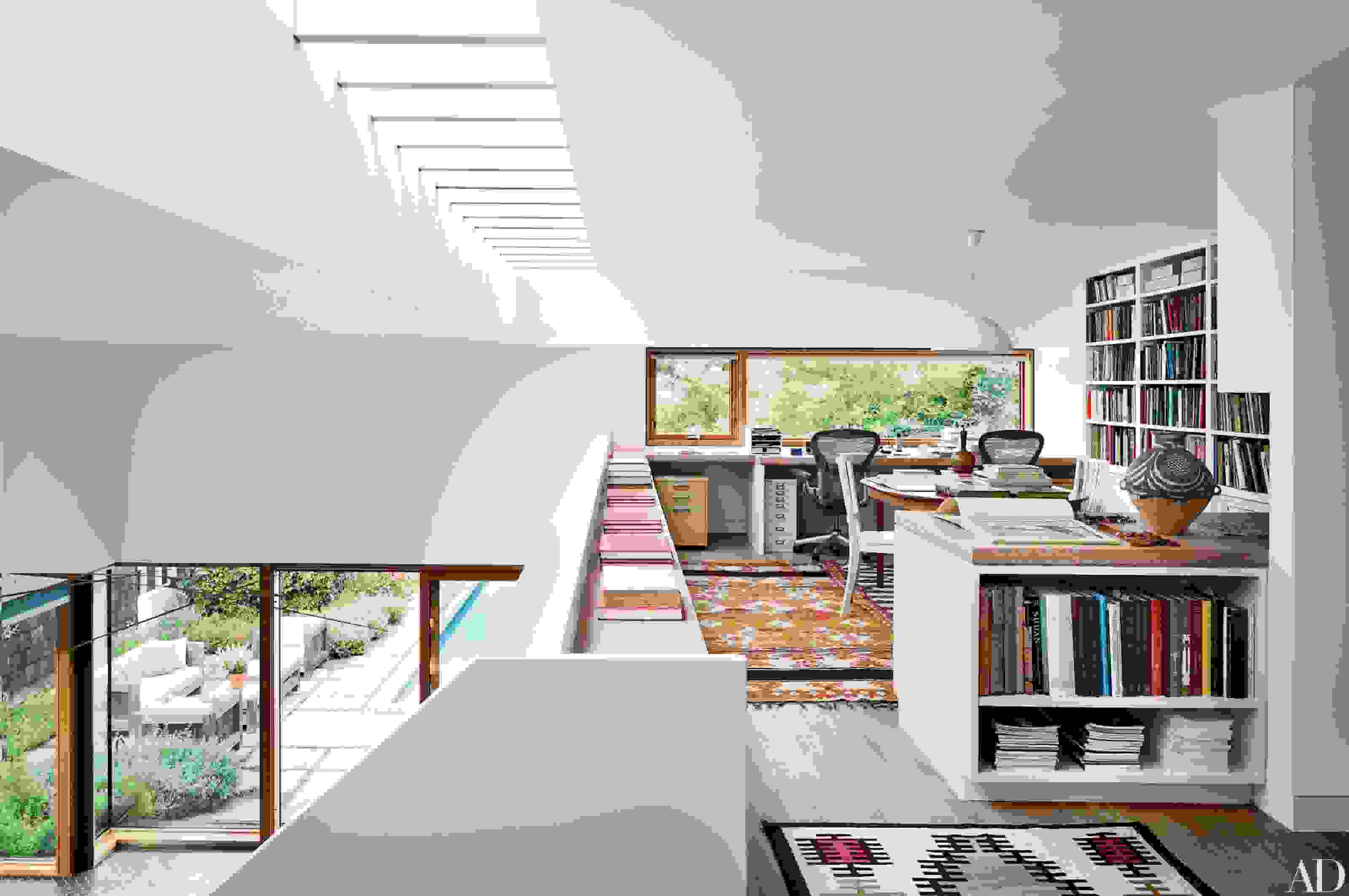 Mezzanine office | Source: architecturaldigest.com