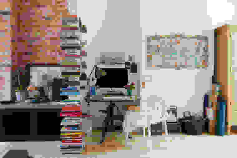 Bookshelf can be used as room divider | Source: apartmenttherapy.com