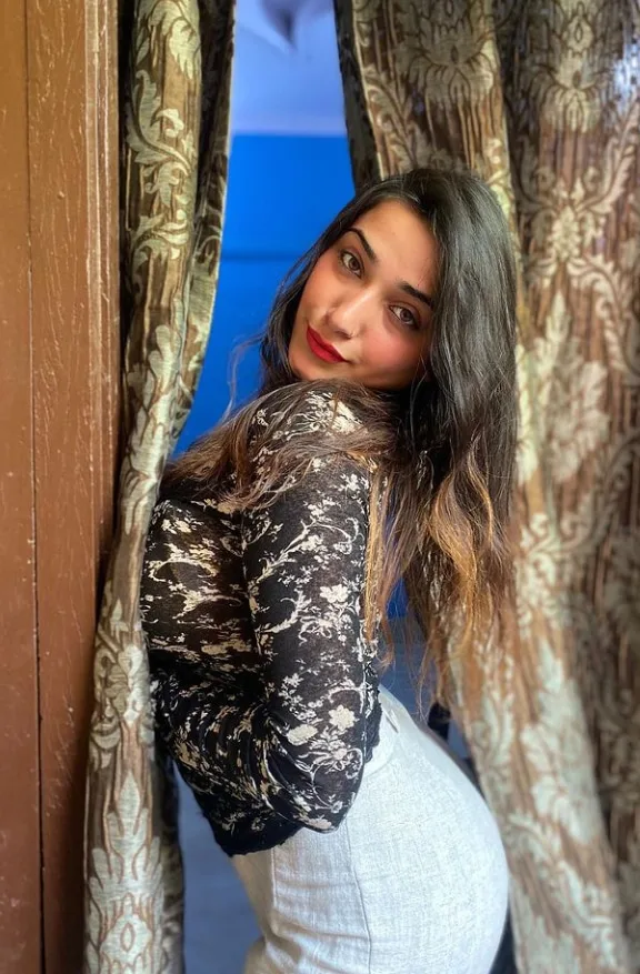 sheetal-indore-call-girl