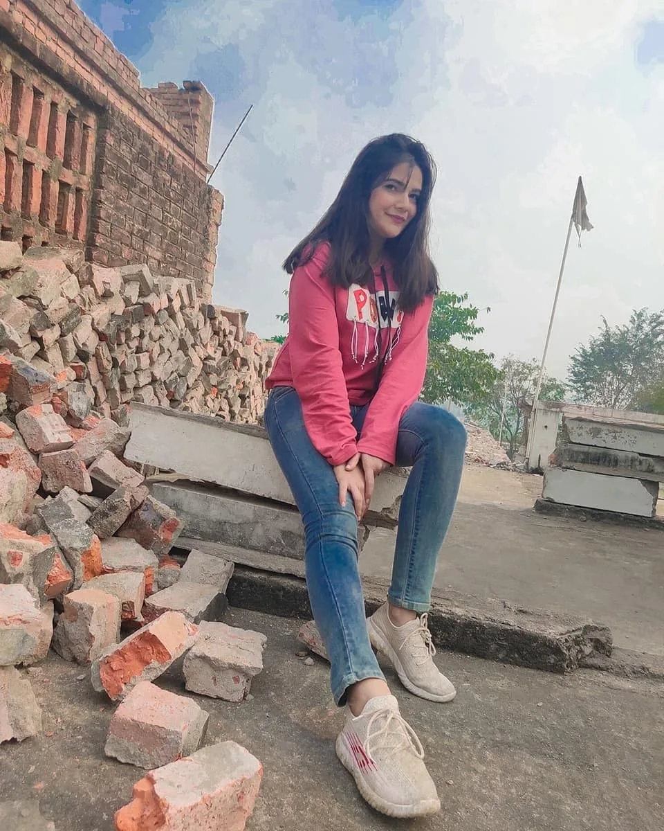 indore-call-girl-megha