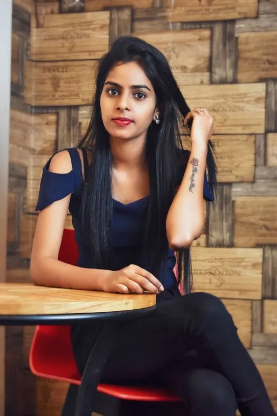 anushka-indore-call-girl