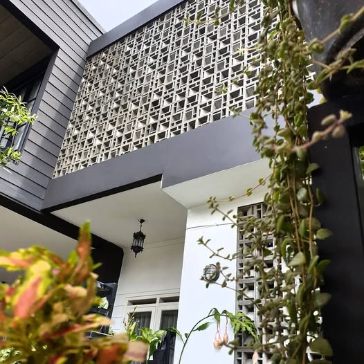 minimalist brizze block or roster beton minimalisinstallation on facade