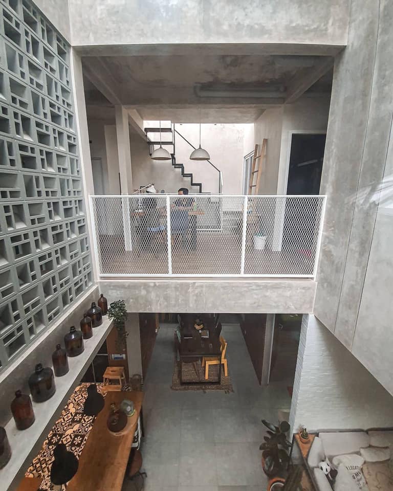 The implementation of minimalist $breeze$ $block$ on the facade of modern house architecture provides optimal ventilation and creates an aesthetically pleasing decorative roster.