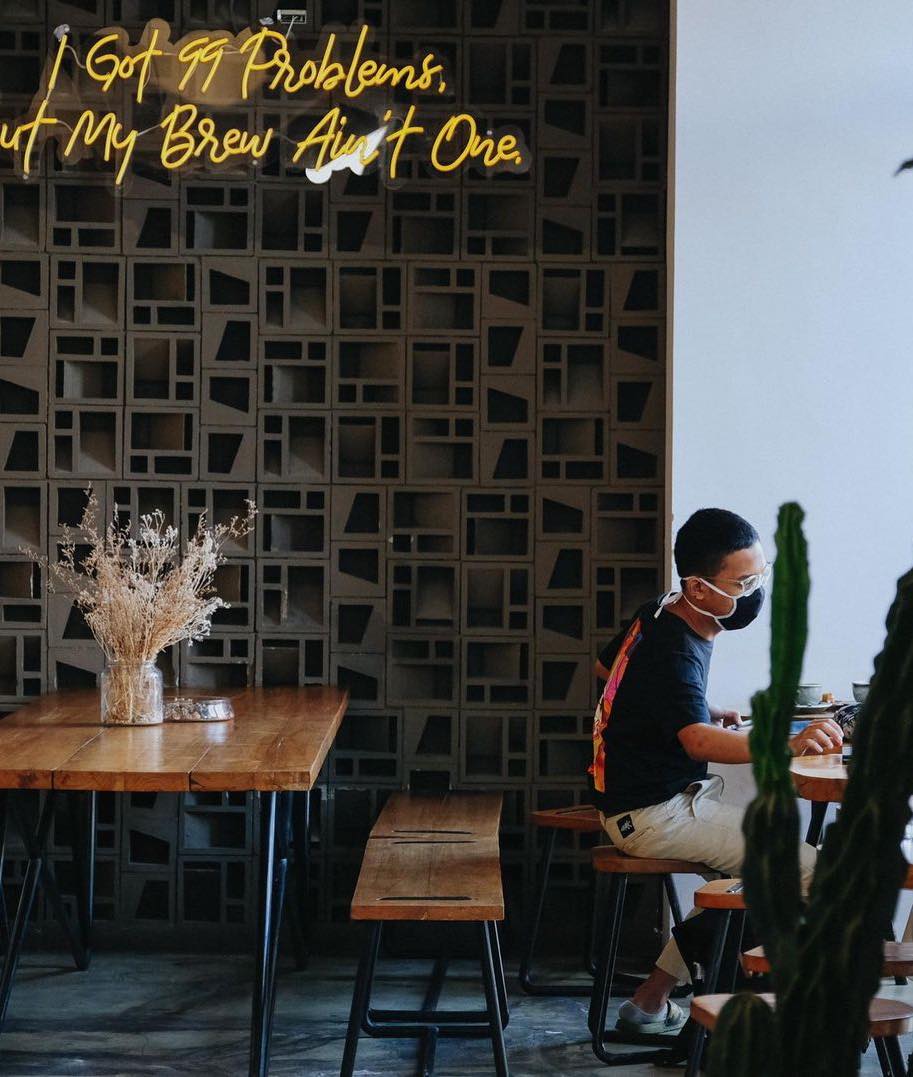 The implementation of minimalist $breeze$ $block$ on the facade of modern house architecture provides optimal ventilation and creates an aesthetically pleasing decorative roster.