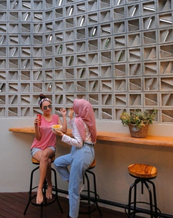 The implementation of minimalist $breeze$ $block$ on the facade of modern house architecture provides optimal ventilation and creates an aesthetically pleasing decorative roster.