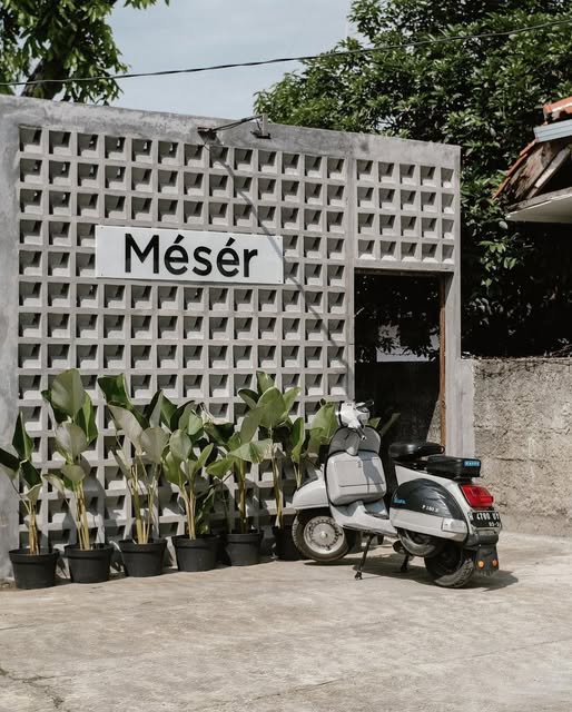 use minimalist brizze block you get good ventilation your house or aritecture look aesthetic on fence