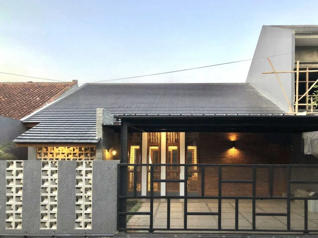 use minimalist brizze block you get good ventilation your house or aritecture look aesthetic on fence