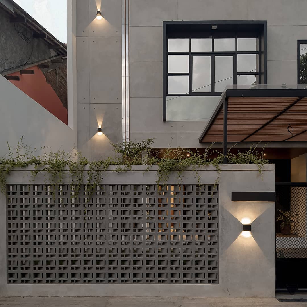 use minimalist brizze block you get good ventilation your house or aritecture look aesthetic on fence