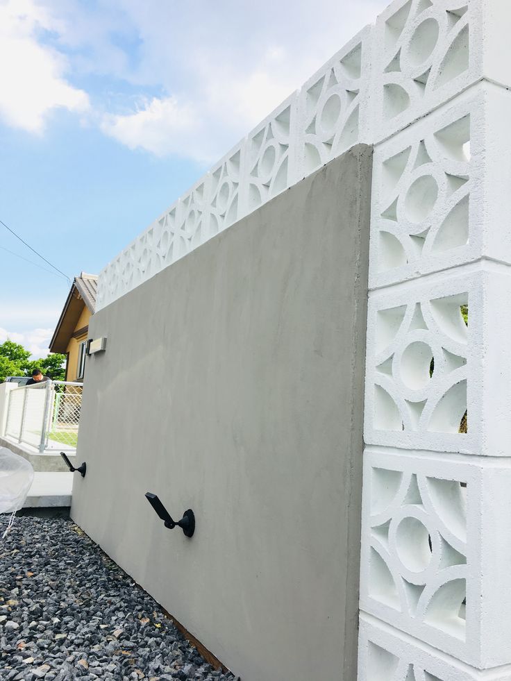 use minimalist brizze block you get good ventilation your house or aritecture look aesthetic on fence