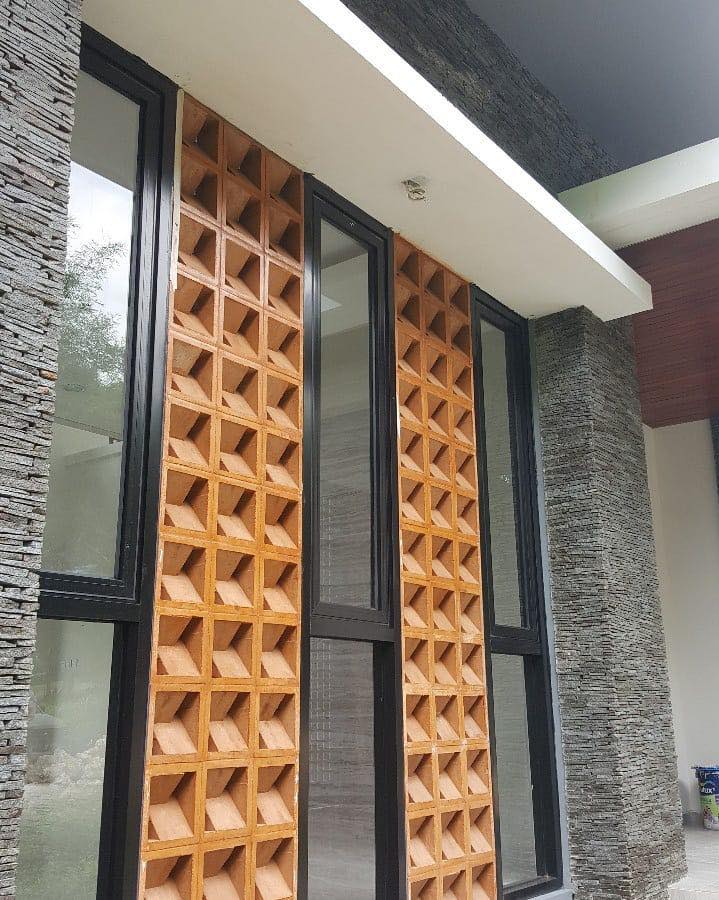 use minimalist brizze block you get good ventilation your house or aritecture look aesthetic on fence