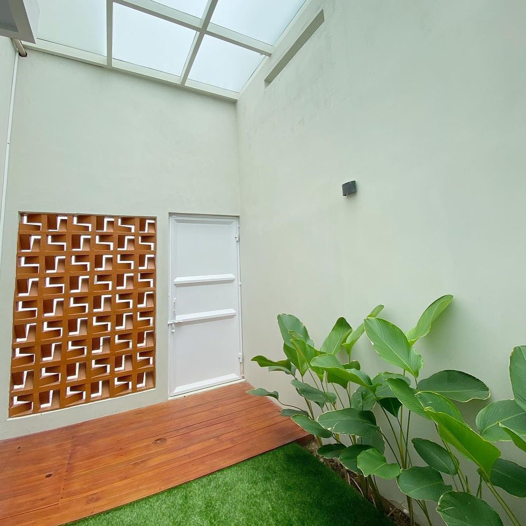 The implementation of minimalist $breeze$ $block$ on the facade of modern house architecture provides optimal ventilation and creates an aesthetically pleasing decorative roster.