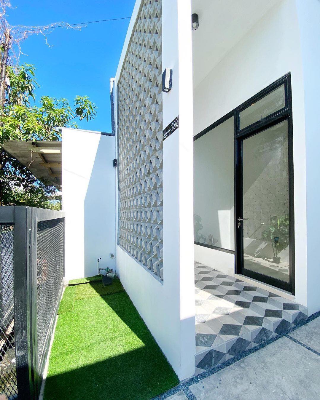 minimalist brizze block or roster beton minimalisinstallation on facade