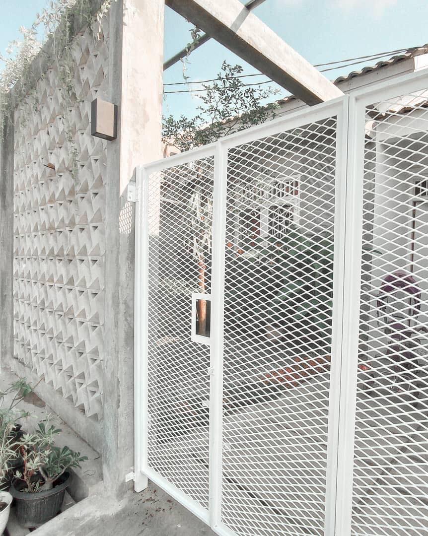 use minimalist brizze block you get good ventilation your house or aritecture look aesthetic on fence