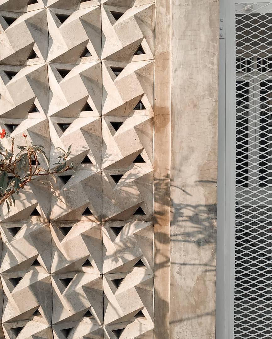 use minimalist brizze block you get good ventilation your house or aritecture look aesthetic on fence