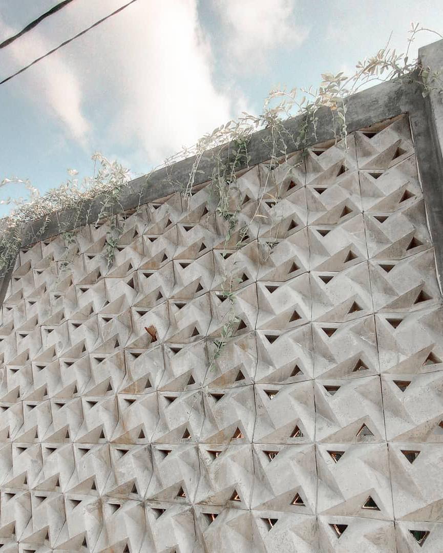 use minimalist brizze block you get good ventilation your house or aritecture look aesthetic on fence