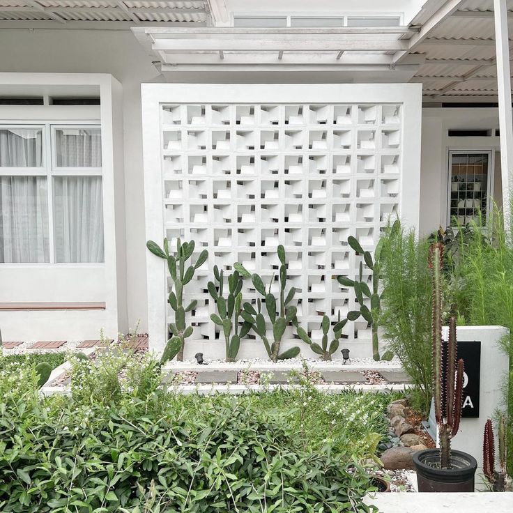 use minimalist brizze block you get good ventilation your house or aritecture look aesthetic on fence