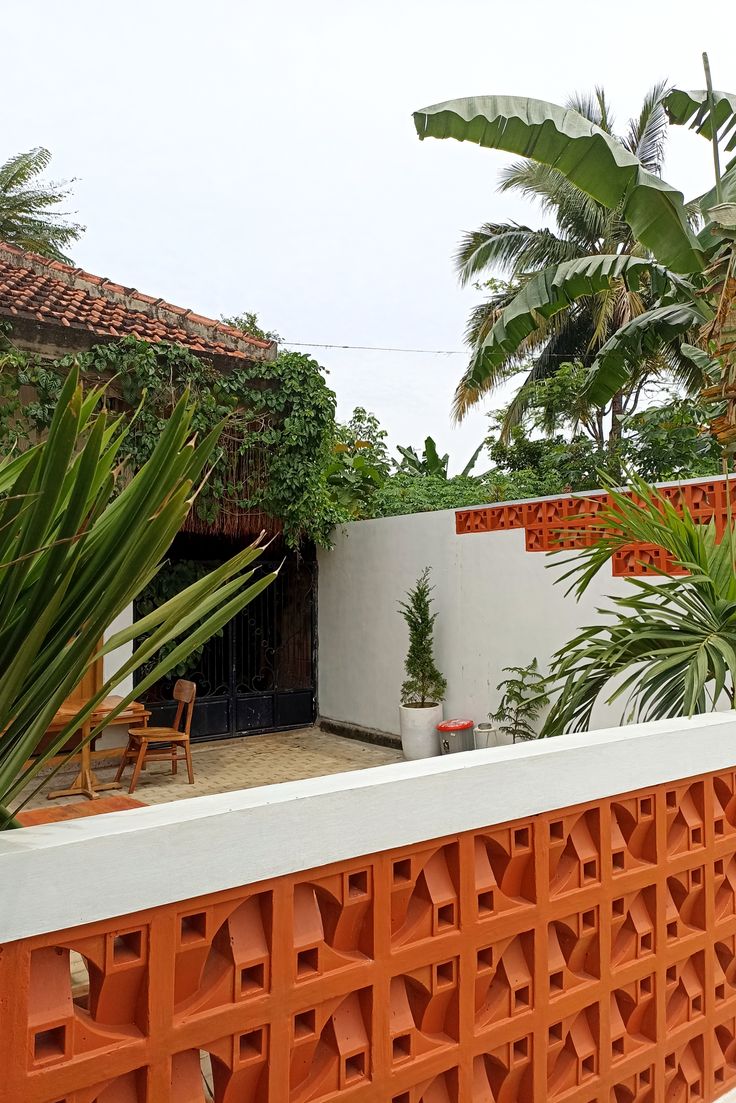 use minimalist brizze block you get good ventilation your house or aritecture look aesthetic on fence