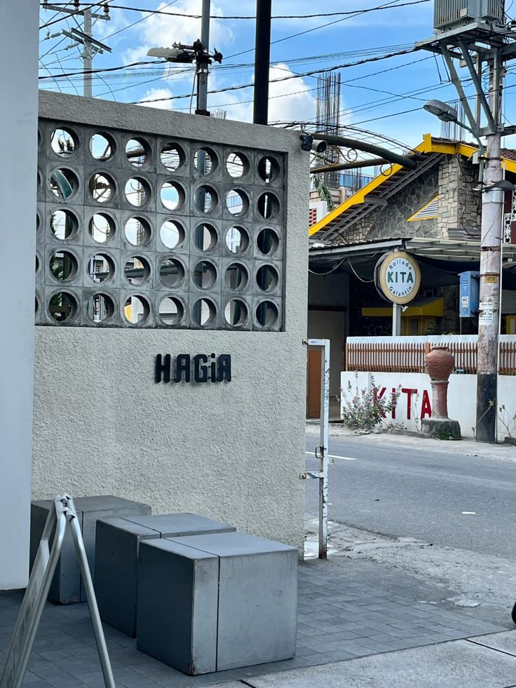 use minimalist brizze block you get good ventilation your house or aritecture look aesthetic on fence