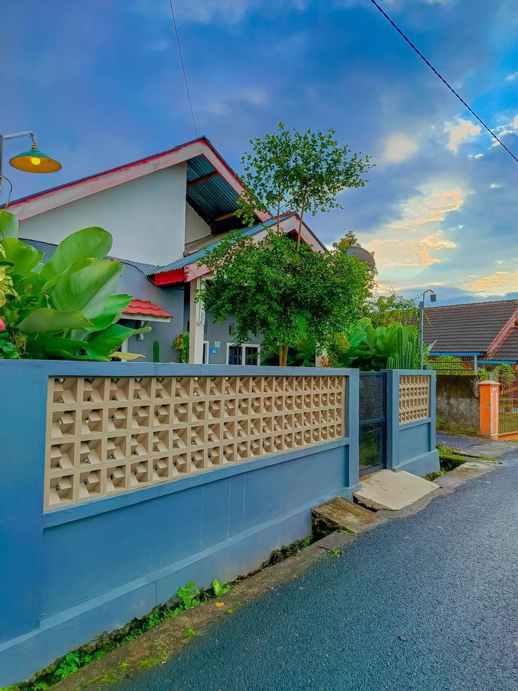 use minimalist brizze block you get good ventilation your house or aritecture look aesthetic on fence