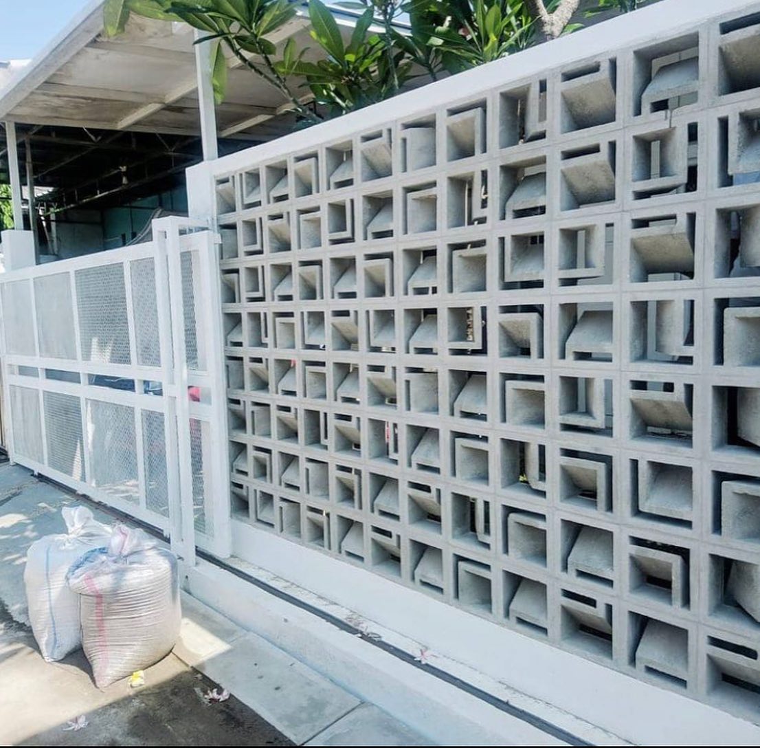 use minimalist brizze block you get good ventilation your house or aritecture look aesthetic on fence